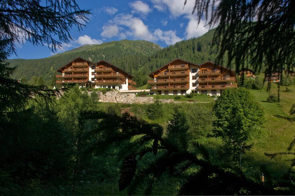Apartments Castle Goms Екстер'єр фото